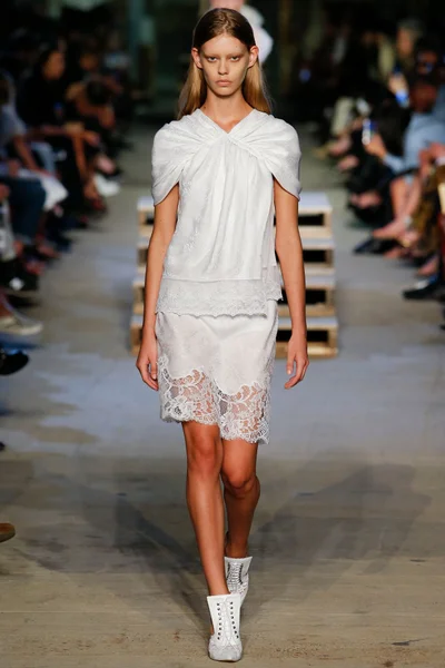 Look 17